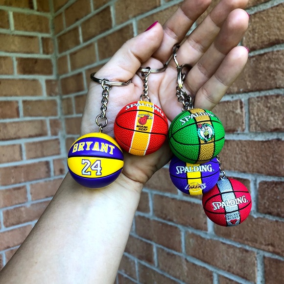 NBA Chicago Bulls Mini Spalding Basketball Keychain - Picture 4 of 13